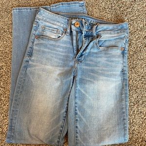 Women’s American Eagle skinny jeans